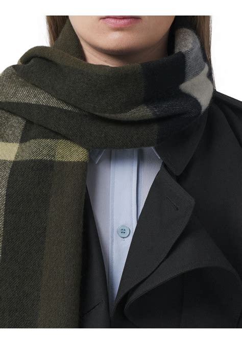 harvey nichols burberry scarf|BURBERRY Reversible check cashmere scarf .